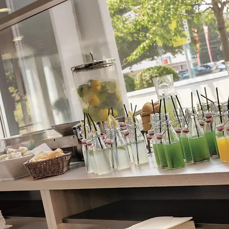 Courtyard By Marriott