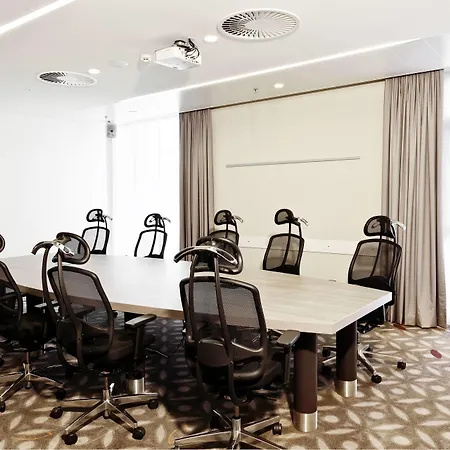 Courtyard By Marriott Hotel Linec