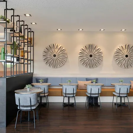 Courtyard By Marriott 4*