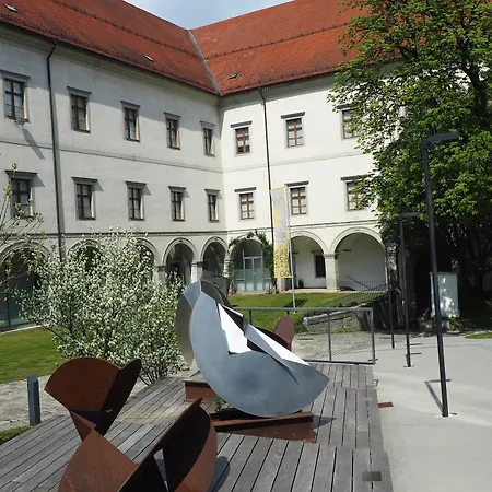 Courtyard By Marriott Hotel 4*