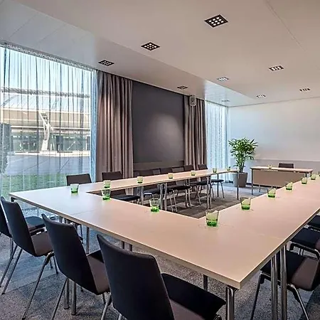 Courtyard By Marriott Hotel