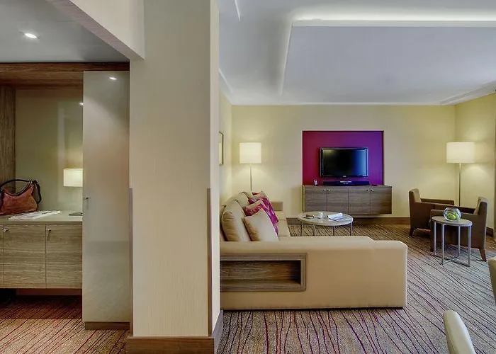 Courtyard By Marriott Hotel