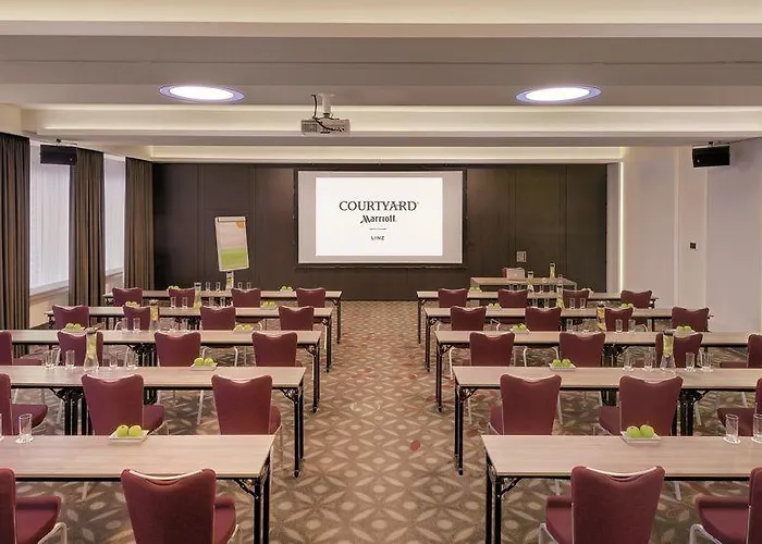 Hotel Courtyard By Marriott Linec