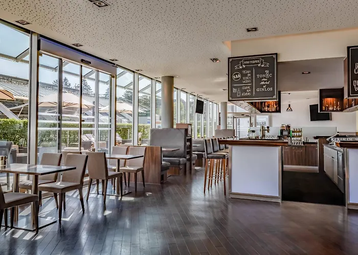 Courtyard By Marriott Hotel