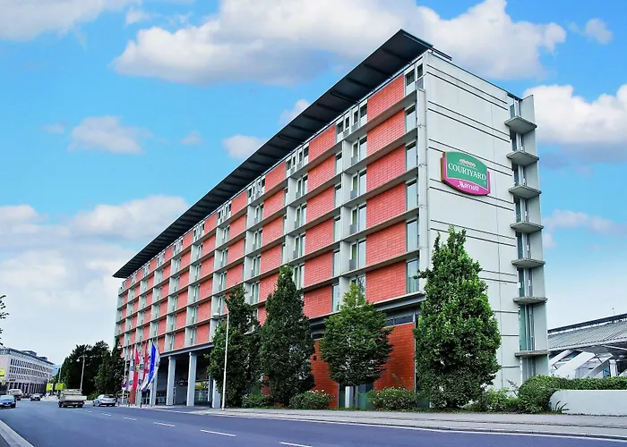 Courtyard By Marriott