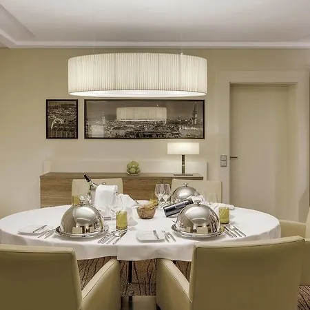 Courtyard By Marriott Hotel
